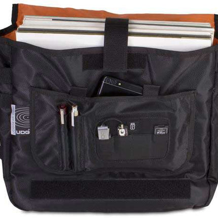 Udg Gear U9450BL/OR - Ultimate Courierbag Preto, Orange Inside